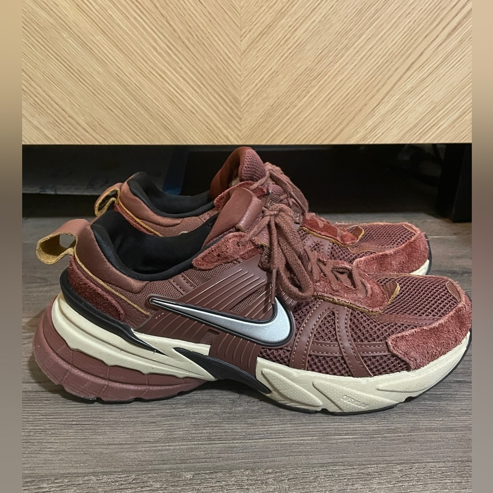 Nike V2K Size Women's 9